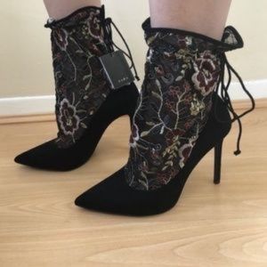 Zara Lace Embroidered Floral Stocking Pumps